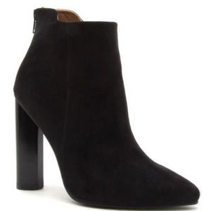 Black heel bootie